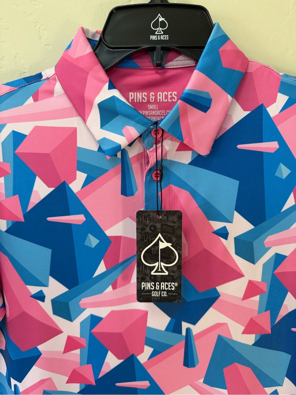 Pins & Aces Mens Size Small Floating Geo Golf Polo Shirt Dodger Blue Pink NEW